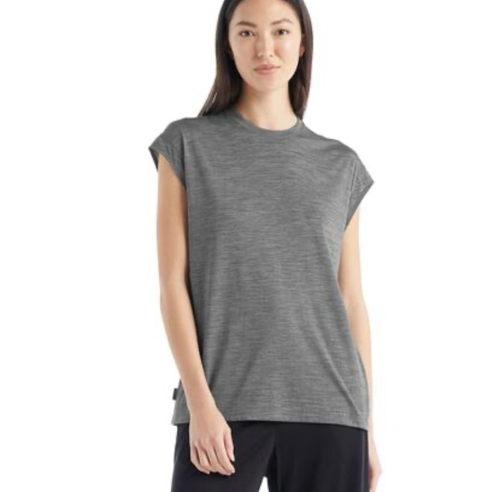 Theory cap-sleeve t-shirt. perfect for layering casual preppy size S